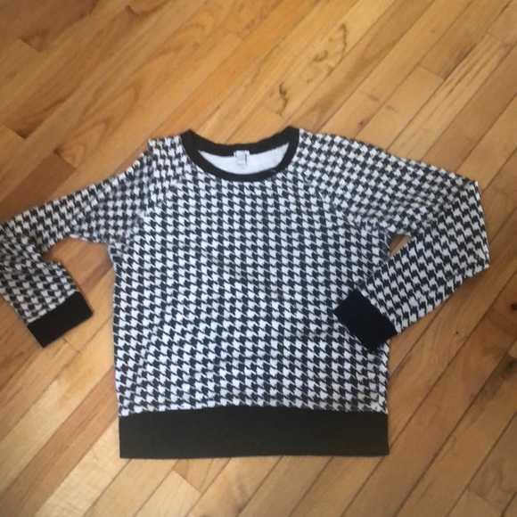 J. Crew Tops - EUC J CREW BLACK AND WHITE HOUNDSTOOTH SWEATSHIRT